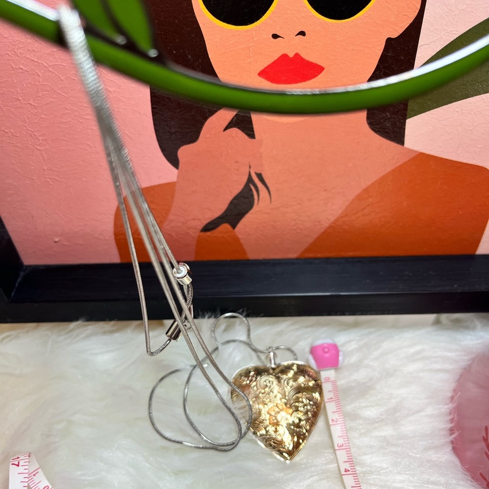 Long necklace with heart pendant